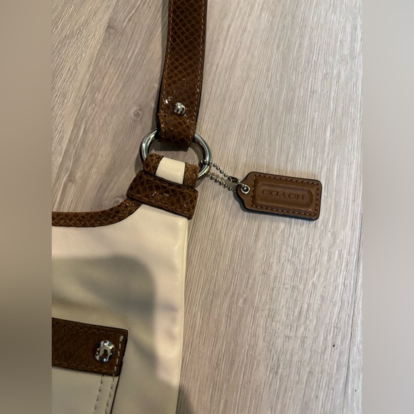 Elegant Cream and Brown Shoulder Bag - Picture 4 of 6